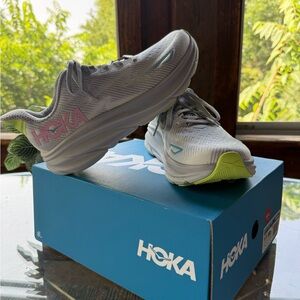 NWT Women’s Hoka Sneakers